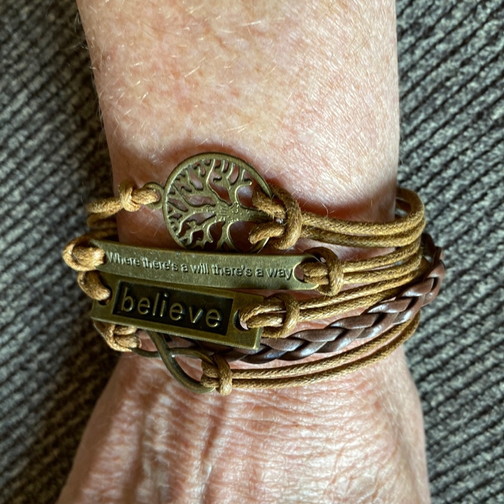 Inspiration bracelet. Copper/brown color.